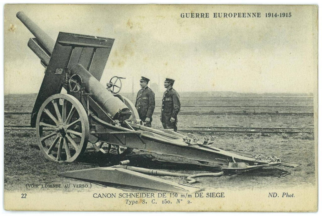 un canon et les canonniers dans une plaine