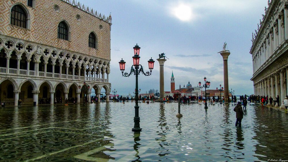 Place recouverte par les eaux à Venise