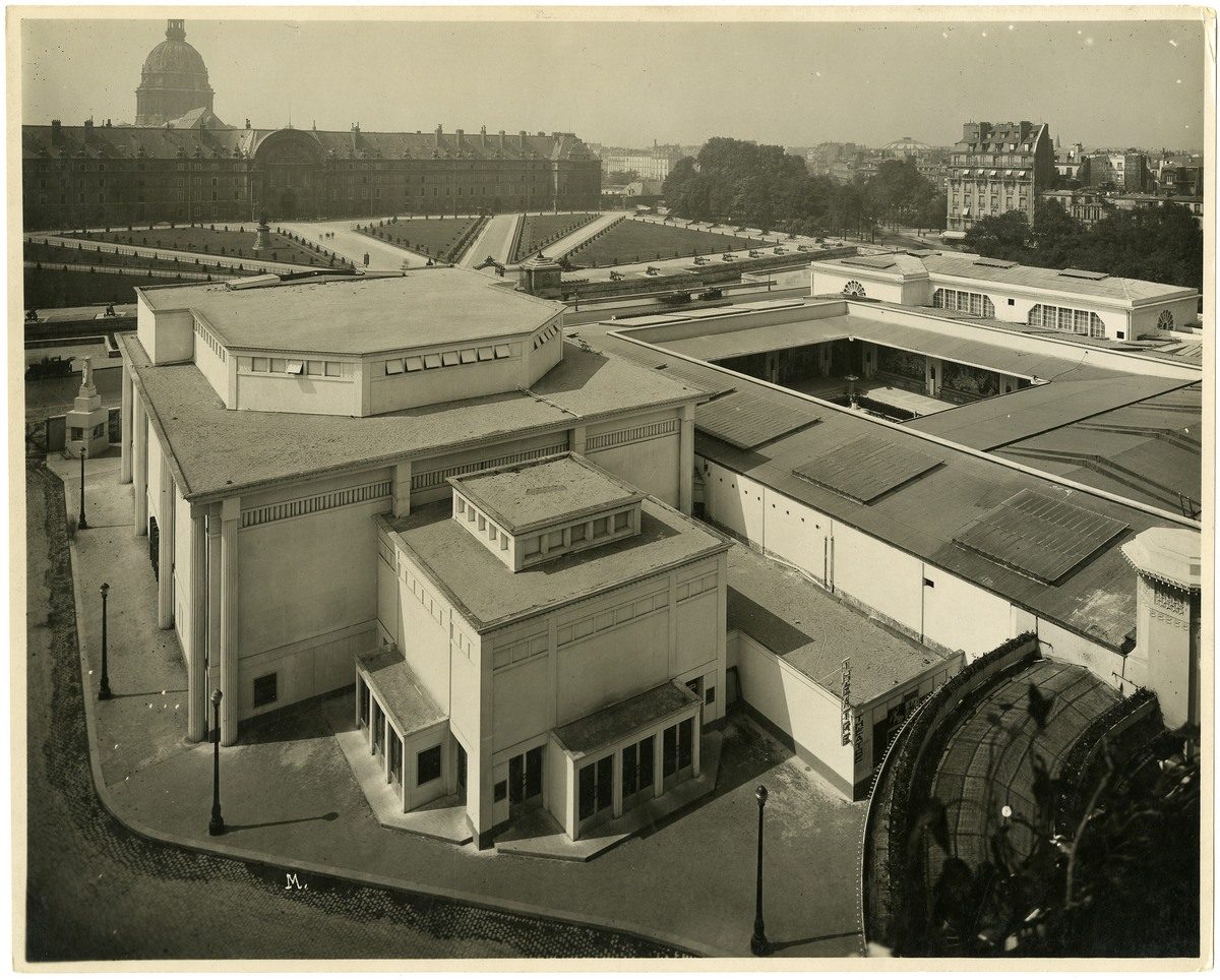 Théâtre en bois d'Auguste Perret. Photo aérienne en noir et blanc