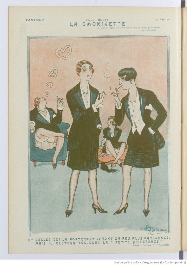 Dessin satirique issu de Fantasio, en mars 1926. Deux femmes en smoking-jupe, cheveux courts à la mode garçonne, fumant des cigarettes