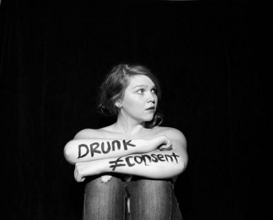 Drunk does not equal consent : photo d'une femme