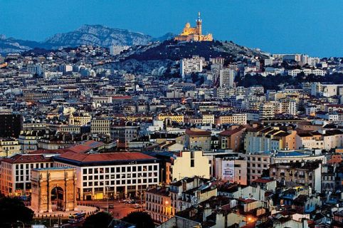 Photographie de Marseille la nuit