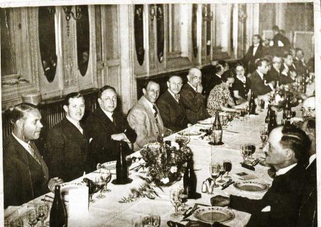 Une tablée de marchands d'arts en 1938
