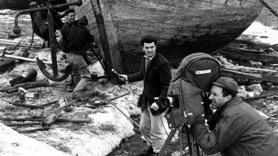 Michel Brault et Marcel Carrière filment un bateau et son ancre