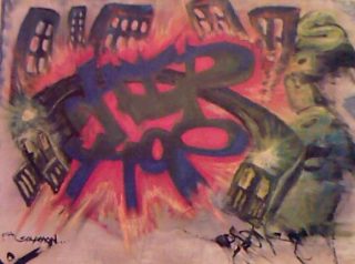 un graffiti sur une toile sur lequel est écrit "hip"hop".