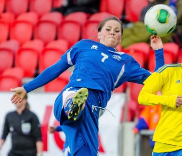 La footballeuse islandaise Sara Björk Gunnarsdóttir lors d’un match amical contre la Suède en avril 2013